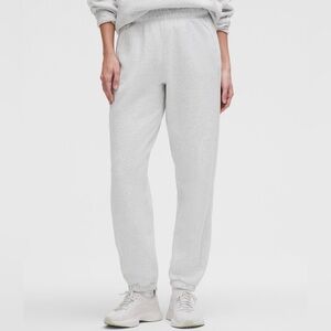 Lululemon - Scuba Mid-Rise Oversized Jogger - Short